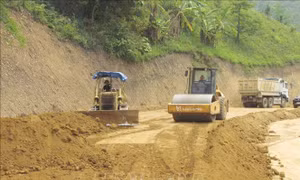 Lai Châu đẩy nhanh tiến độ thi công đường hành lang biên giới