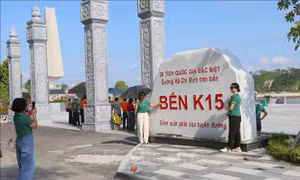 'Cất cánh' từ những huyền tích