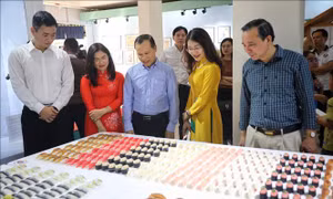 Bộ sưu tập vật phẩm về văn hóa ẩm thực Sushi của Nhật Bản