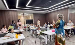 Tôn vinh tiếng Việt: Viết tiếp câu chuyện nguồn cội giữa lòng đảo quốc Sư tử
