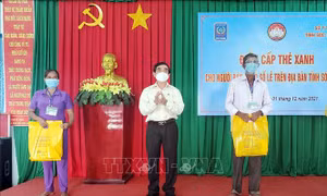 Sóc Trăng: Cấp 'thẻ xanh' cho người bán vé số lẻ đã tiêm đủ hai mũi vaccine