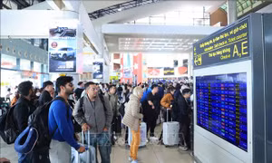 Ngày cuối kỳ nghỉ, sân bay Nội Bài lập đỉnh đón khách quốc tế