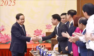 Chủ tịch Quốc hội: Ngành Dầu khí tiếp tục phát huy truyền thống văn hóa của 'người đi tìm lửa'