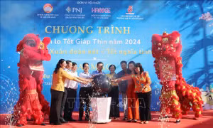 TP Hồ Chí Minh: 'Siêu thị mini 0 đồng' mang Tết đến với người dân khó khăn