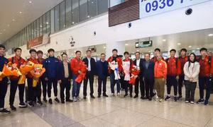 Lãnh đạo Cục Thể dục thể thao đón đội tuyển U23 Việt Nam tại sân bay quốc tế Nội Bài