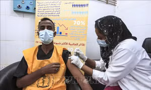 Bước tiến lớn trong việc thu hẹp khoảng cách tiêm vaccine ngừa COVID-19