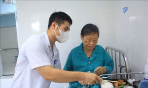 Ấm lòng những suất cơm nghĩa tình