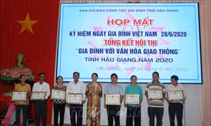 Nâng niu, vun đắp các giá trị chuẩn mực của gia đình truyền thống