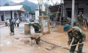 Thần tốc xây mái ấm cho người dân đón Tết