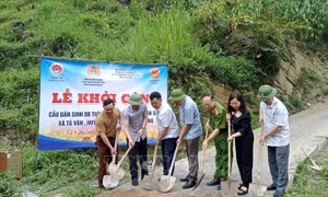 Khởi công hai cây cầu dân sinh vượt lũ ở vùng cao biên giới