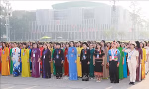 Các Chủ tịch Hội phụ nữ cơ sở giỏi toàn quốc báo công dâng Bác