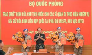 Trao quyết định của Chủ tịch nước cho ba sĩ quan Quân đội đi gìn giữ hòa bình tại Abyei