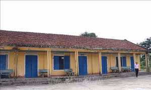 Nguy cơ mất an toàn từ dãy phòng học 30 năm tuổi ở Quảng Ngãi