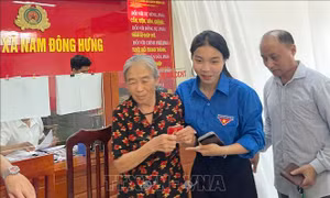 Dấu ấn tuổi trẻ Hưng Yên trong chiến dịch đổi thẻ đảng viên