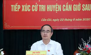 Bí thư Thành ủy TP Hồ Chí Minh tiếp xúc cử tri huyện Cần Giờ