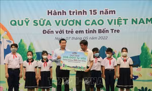 Tặng hơn một trăm nghìn ly sữa cho trẻ em khó khăn tỉnh Bến Tre