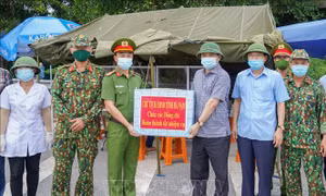 Cán bộ phải đi đầu, làm gương trong phòng, chống dịch bệnh