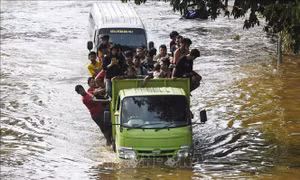 Người dân Indonesia khởi kiện Thống đốc Jakarta vì để xảy ra lũ lụt 
