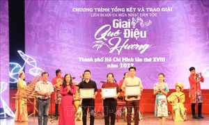 Trao giải Liên hoan Ca múa nhạc dân tộc 'Giai điệu quê hương' lần thứ 18