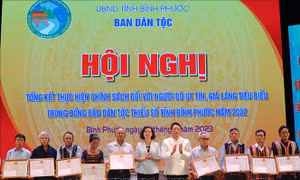 Phát huy vai trò người có uy tín, già làng trong vùng dân tộc thiểu số