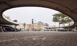 Nhiều bãi xe dưới gầm cầu ở Hà Nội đóng cửa