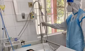 Cứu sống mẹ con sản phụ mắc COVID-19, suy hô hấp