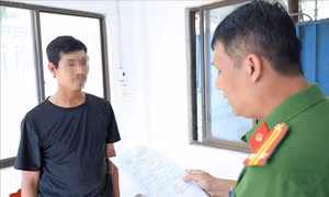 Khởi tố đối tượng đâm tài xế xe ôm rồi cướp xe