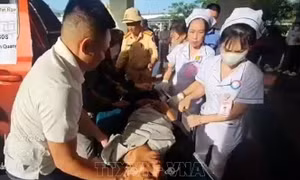 Cảnh sát giao thông Quảng Trị mở đường đưa người bị nạn đi cấp cứu kịp thời