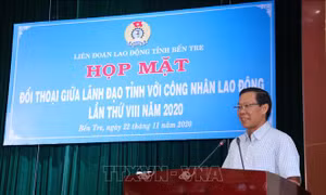 Bí thư Tỉnh ủy Bến Tre đối thoại với công nhân lao động