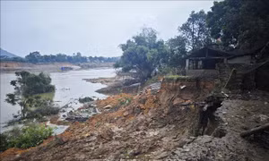Đảm bảo an toàn cho người dân và khu vực sạt trượt tuyến đê tả Lô
