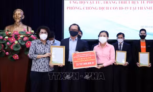 TP Hồ Chí Minh tiếp nhận ủng hộ phòng, chống dịch COVID-19