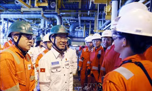 Chủ tịch nước Võ Văn Thưởng thăm, chúc Tết người lao động trên giàn khoan dầu khí