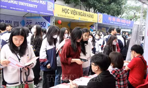 Hàng nghìn học sinh THPT tham gia Chương trình tư vấn tuyển sinh - hướng nghiệp
