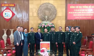 Phó Chủ tịch Quốc hội Đỗ Bá Tỵ thăm, làm việc tại Quân khu V