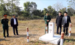 Phó Thủ tướng Hồ Đức Phớc thăm, làm việc tại Đồn Biên phòng Cửa khẩu quốc tế Tây Trang
