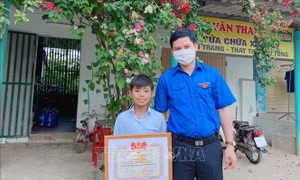 Nam sinh 12 tuổi dũng cảm cứu sống người bị đuối nước