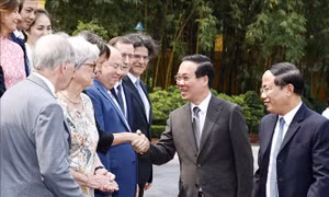 Chủ tịch nước gặp gỡ các nhà khoa học dự Hội nghị khoa học quốc tế 'Các cửa sổ nhìn ra vũ trụ'