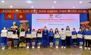 Tuyên dương sinh viên Lào, Campuchia tiêu biểu