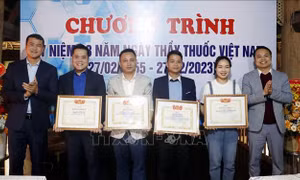 Tuyên dương thầy thuốc trẻ tình nguyện vì sức khỏe cộng đồng