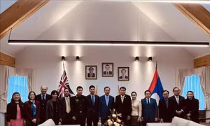 Đại sứ Việt Nam tại Australia chúc Tết cổ truyền Bun Pi May của Lào