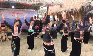Giúp đồng bào phát huy giá trị văn hóa trong xây dựng nông thôn mới
