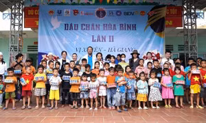 Khám, cấp phát thuốc miễn phí cho người dân vùng cao