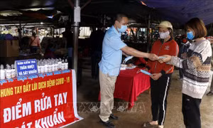 Xét nghiệm các trường hợp liên quan đến các bệnh nhân số 208 và 243 