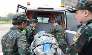 Trang bị kỹ năng vận chuyển y tế đường không cho lực lượng tham gia gìn giữ hòa bình