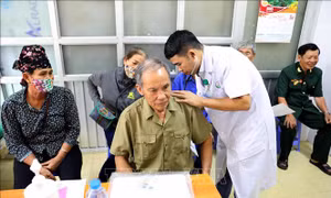 Trên 1.000 đồng bào các dân tộc ở Điện Biên được khám bệnh, cấp thuốc miễn phí