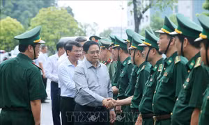 Thủ tướng thăm cán bộ, chiến sĩ Bộ đội Biên phòng tỉnh Lào Cai 