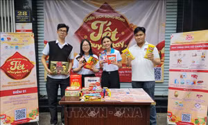 Mang Tết muộn đến với người dân nghèo biên giới