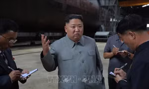 Nhà lãnh đạo Kim Jong-un viếng nghĩa trang liệt sĩ chiến tranh Triều Tiên