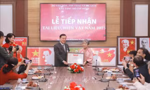 Tiếp nhận những tài liệu, hiện vật quý về Chủ tịch Hồ Chí Minh