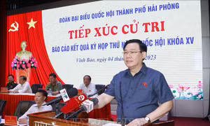 Chủ tịch Quốc hội Vương Đình Huệ tiếp xúc cử tri tại huyện Vĩnh Bảo, Hải Phòng